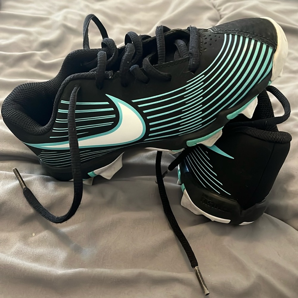 Youth size 1 Nike fastflex softball cleats